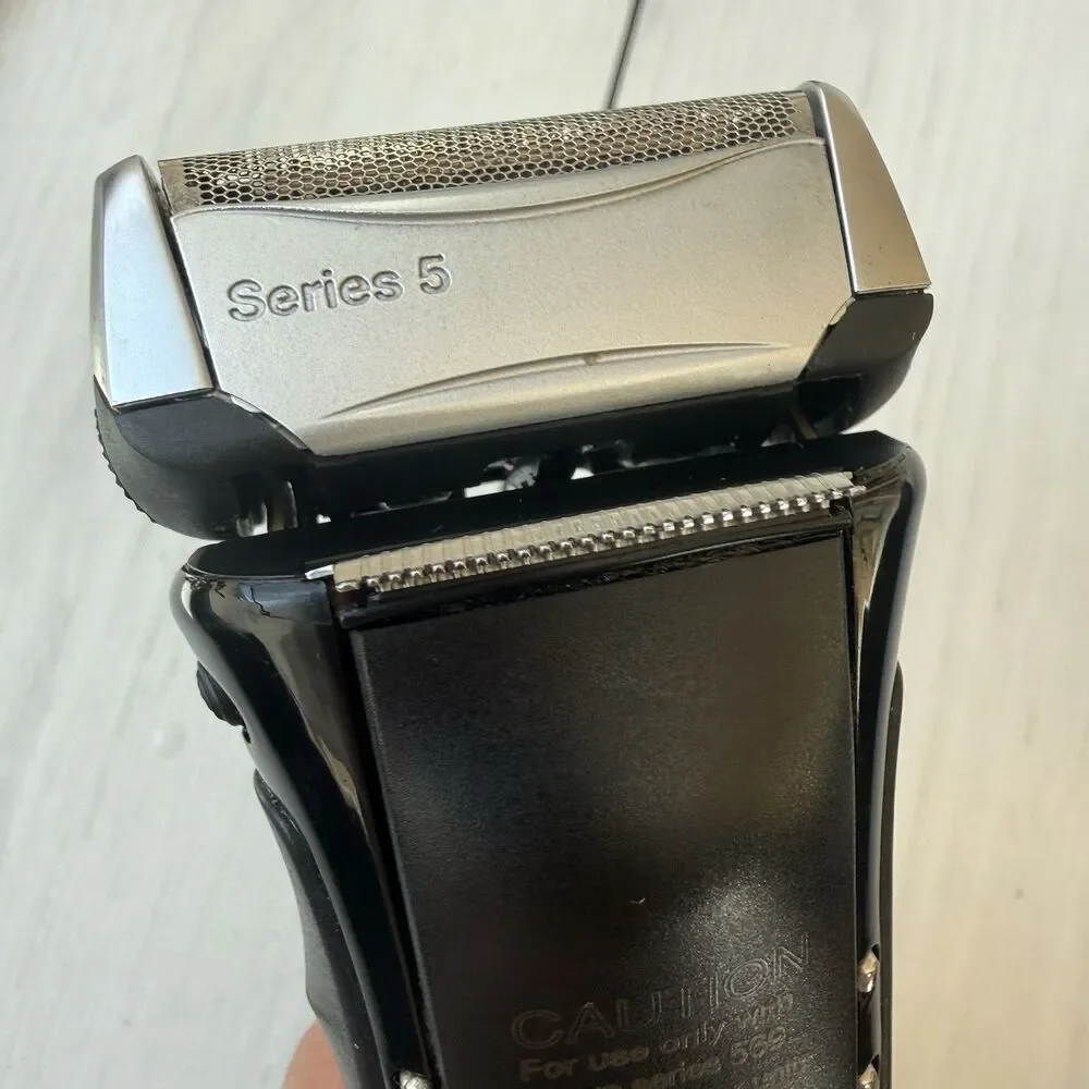Braun Series 5 550cc-4 Electric Shaver/Charger/Cleaning Dock & Case Needs Blades